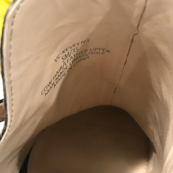 VINCE CAMUTO Keveen Cow Hair Snake Print Shoe 5M - Picture 9 of 10